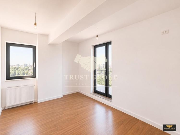 Penthouse cu 3 camere decomandat în Mihai Bravu