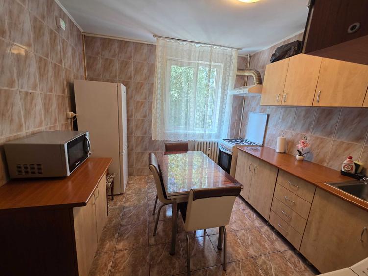 Apartament cu 2 camere decomandat în Păcii