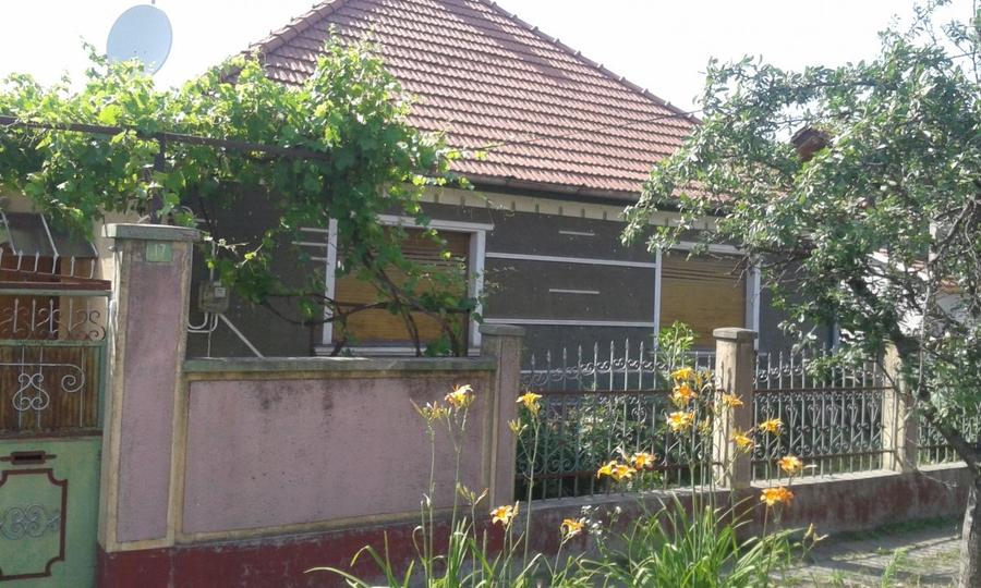 Casă cu 3 camere cu Teren 700 Mp în Episcopia Bihorului