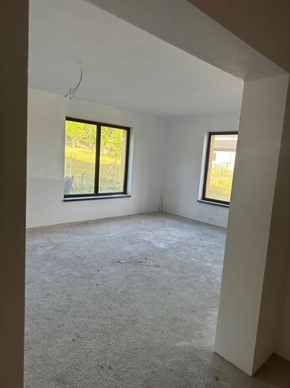 Casă cu 4 camere în Cotmeana