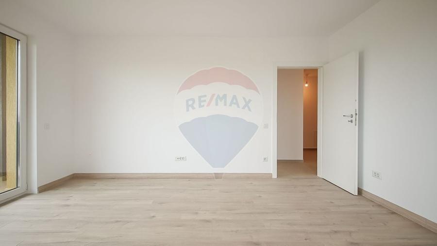 Apartament cu 2 camere decomandat în Tractorul