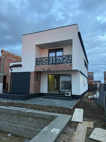 Casă individuală cu 5 camere cu Piscina în Moșnița Nouă
