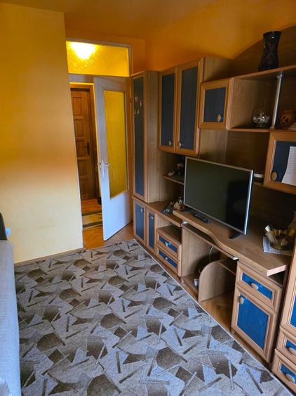 Apartament cu 4 camere decomandat în Central
