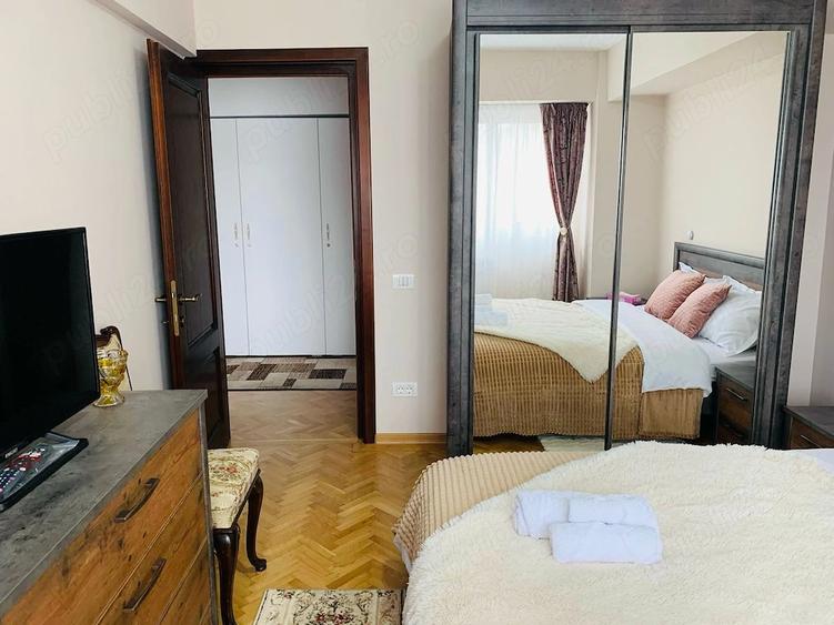 Apartament cu 3 camere decomandat în Victoriei