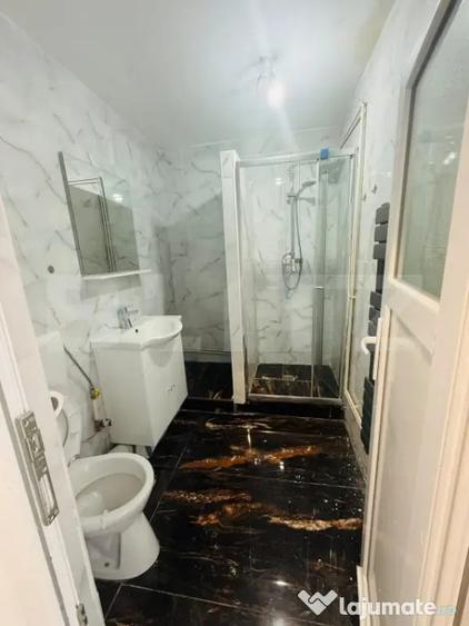 Apartament cu 2 camere decomandat în Noua