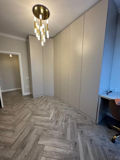 Apartament cu 3 camere semidecomandat în Voluntari
