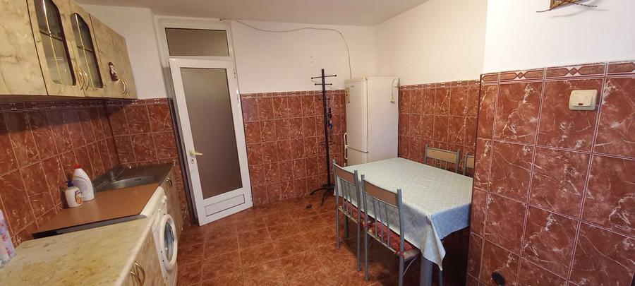 Apartament cu 2 camere decomandat în Tractorul