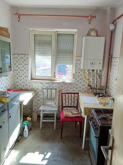 Apartament cu 3 camere semidecomandat în Bălcescu