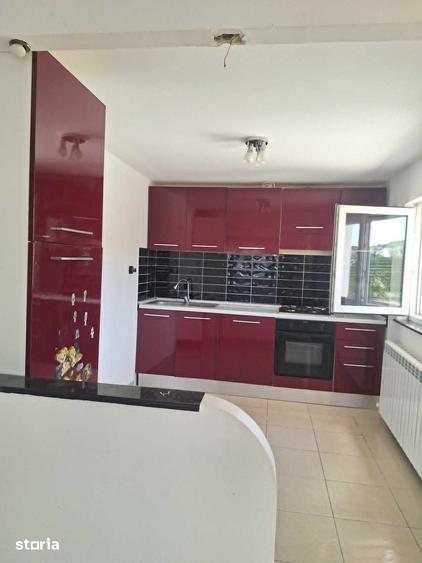 Casă cu 5 camere cu Teren 731 Mp în Lețcani