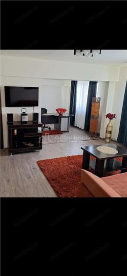 Apartament cu 3 camere decomandat în Calea București