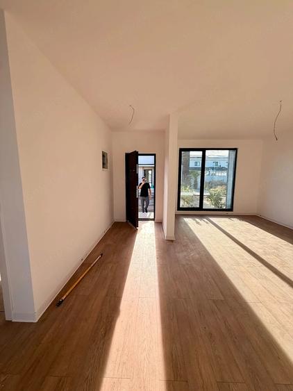 Casă cu 3 camere cu Teren 250 Mp în Clinceni