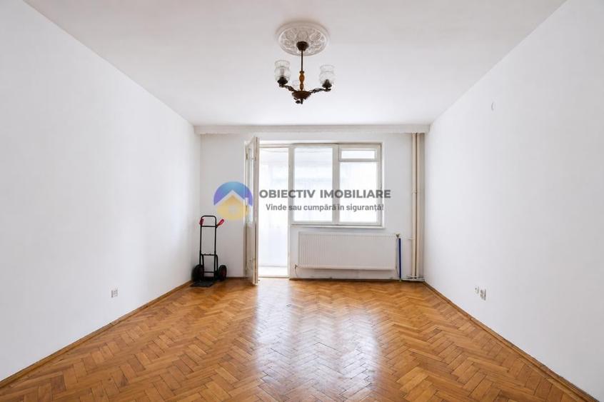 Apartament cu 3 camere semidecomandat în Mărăței