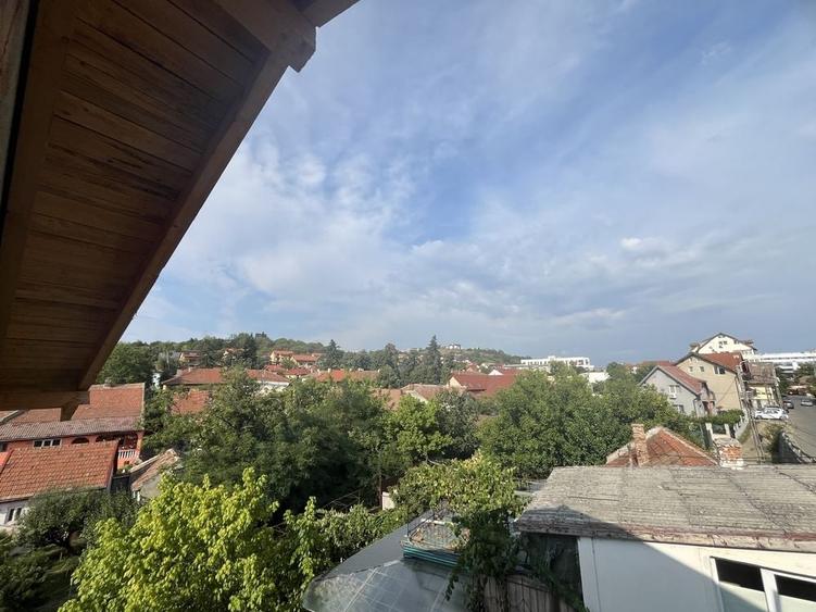 Casă cu 4 camere în Central