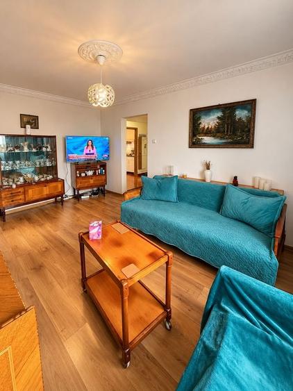 Apartament cu 3 camere semidecomandat în Bucur Obor