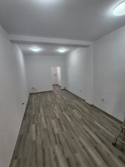 Spațiu comercial, de 25 mp, în Central