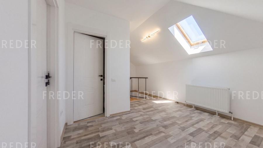 Duplex cu 3 camere cu Canalizare în Dascălu