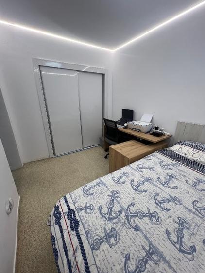 Apartament cu 3 camere semidecomandat, mobilat în Central