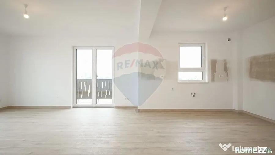 Apartament cu 3 camere semidecomandat în Tractorul