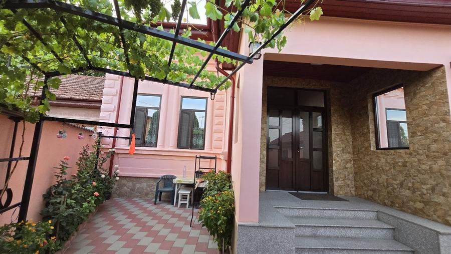 Casă individuală cu 3 camere cu Canalizare în Central
