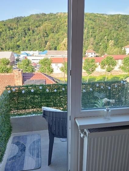 Apartament cu 2 camere semidecomandat, mobilat în Central