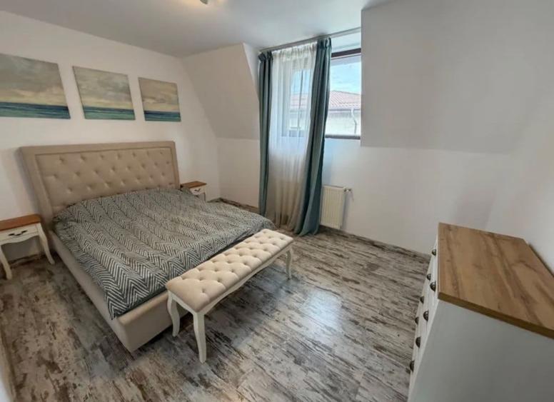 Apartament cu 3 camere decomandat în Dobroești