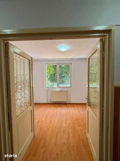 De vanzare apartament 3 camere, decomandat, etajul 2. Pret 48000e - 6