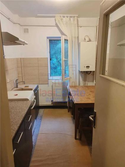 Apartament cu 2 camere semidecomandat în Filiași