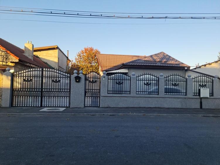 Casă cu 4 camere în Romanești