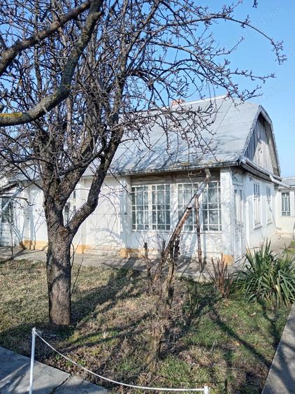 Casă cu 4 camere cu Teren 2200 Mp în Brăești