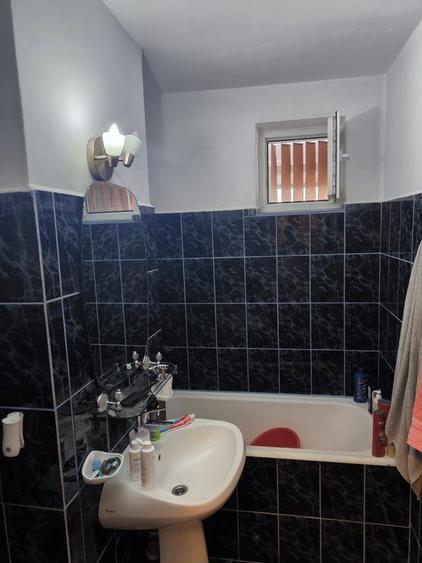 Apartament cu 3 camere semidecomandat în Hipodrom