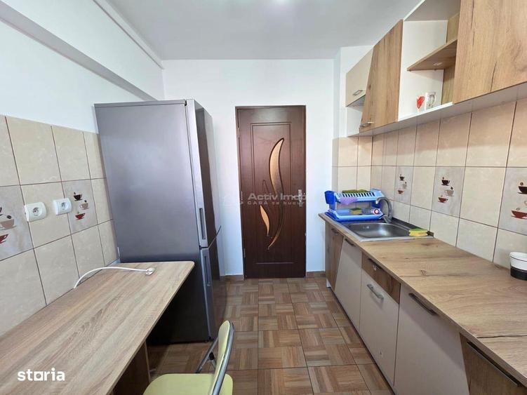 Apartament cu 3 camere decomandat, mobilat în Titan