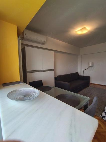 Garsonieră decomandată în Central