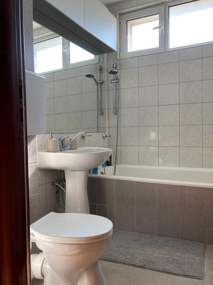 Apartament cu 3 camere decomandat în Floreasca