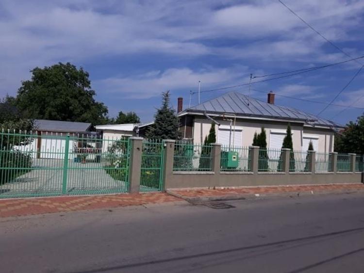 Casă cu 4 camere în Central