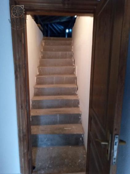 Casă individuală cu 12 camere cu Canalizare în Tineretului