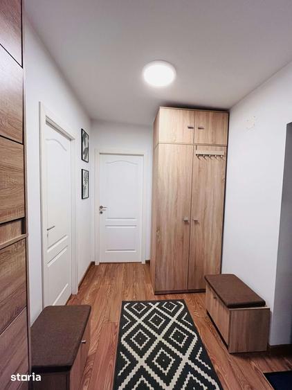 Apartament cu 3 camere semidecomandat, mobilat în Central