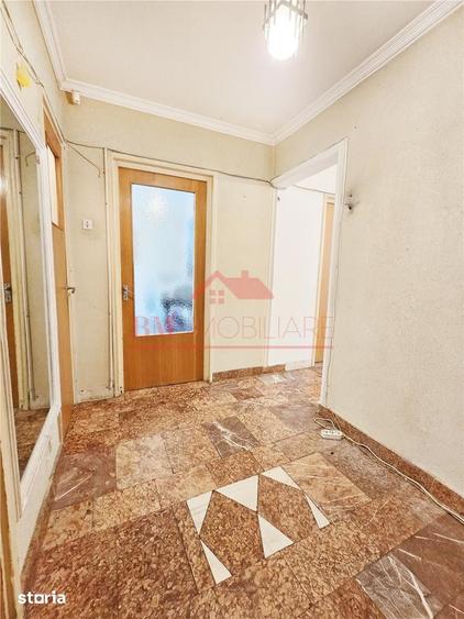 Apartament cu 4 camere decomandat în Drumul Taberei
