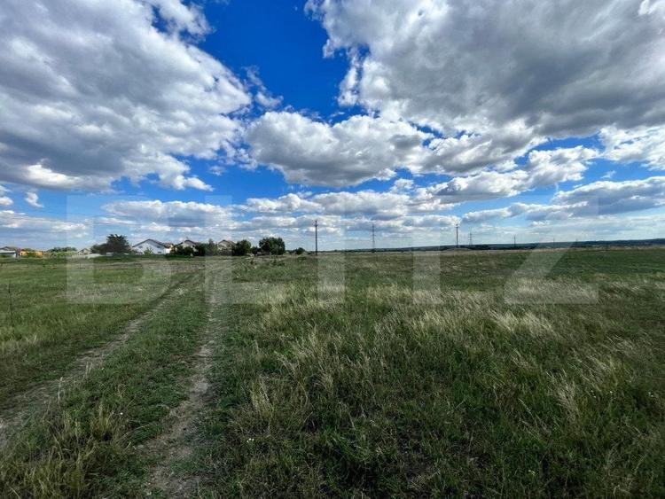 Teren Construcții extravilan de 2800 mp, în Nord-Vest