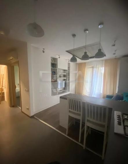 Apartament cu 2 camere semidecomandat, mobilat în Văcăresti