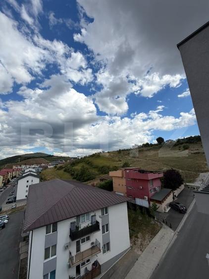 Apartament cu 2 camere semidecomandat, mobilat în Florești