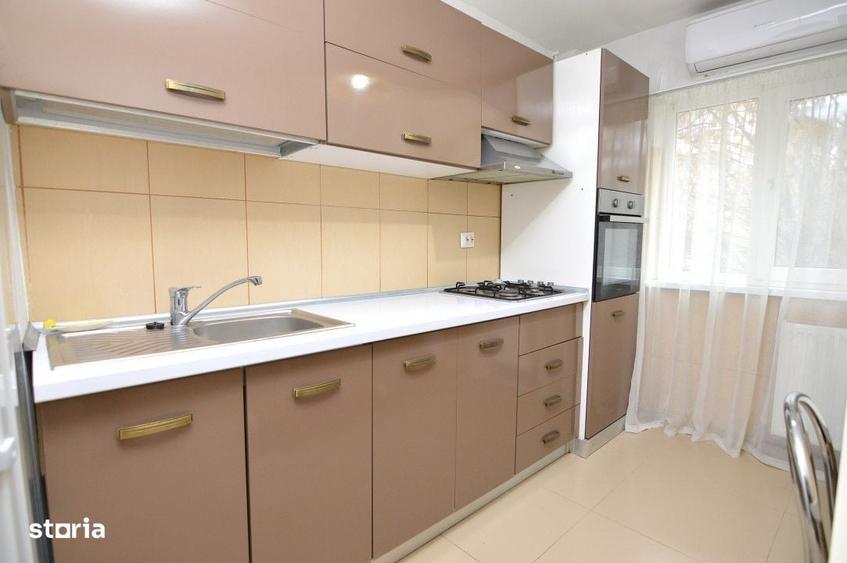 Apartament cu 3 camere semidecomandat, mobilat în Tineretului