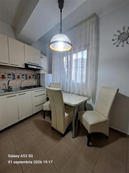 Apartament cu 4 camere decomandat, mobilat în Titan
