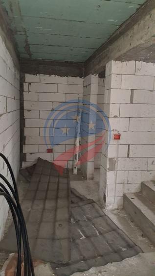 Casă cu 5 camere cu Canalizare în Pielești