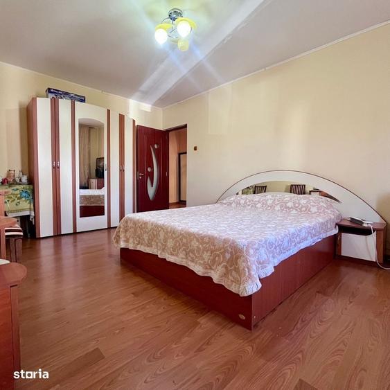 Apartament cu 3 camere decomandat în Micro 12