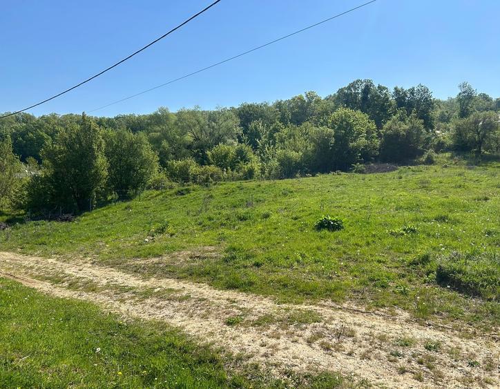 Teren Construcții intravilan de 600 mp, în Bucium
