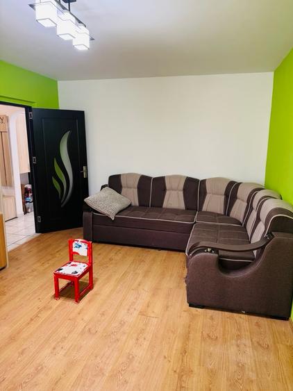 Apartament cu 3 camere decomandat în Drumul Taberei