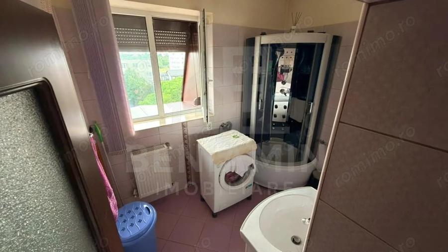 Apartament cu 2 camere semidecomandat în Craiovița Nouă