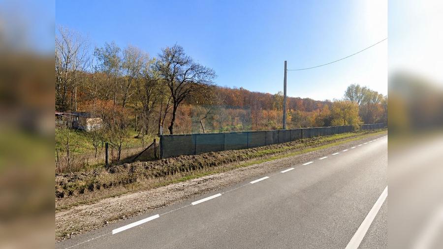 Teren de 1794 mp, în Vârfu Câmpului