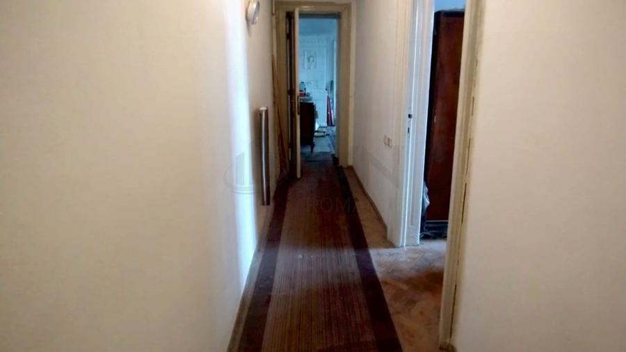 Apartament cu 5 camere decomandat în Unirii