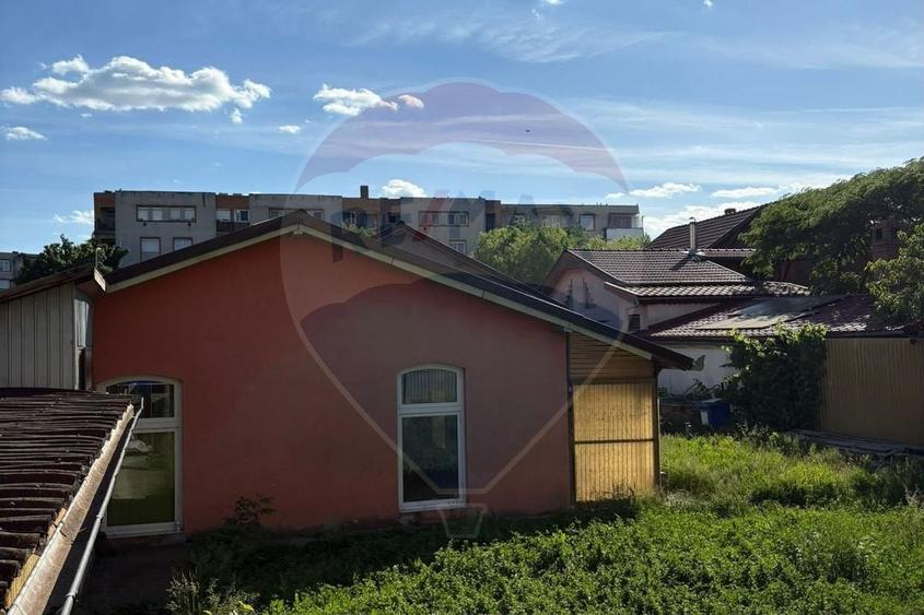 Birou, de 75 mp, în Periferie